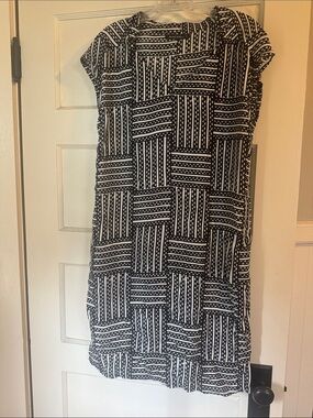 Manaola Black and White Geometric Midi Dress